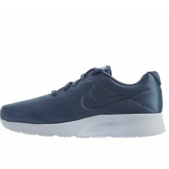 nike tanjun satin